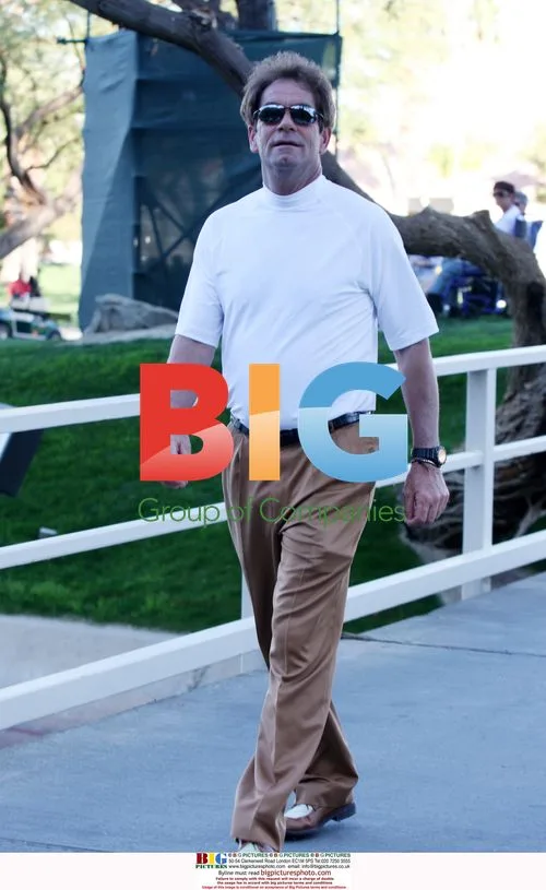 Huey Lewis Plays in Celebrity Golf Classic