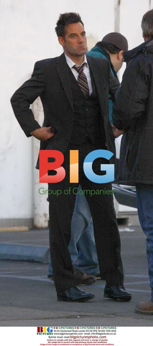 Hayden Panettiere and Adrian Pasdar on Heroes set
