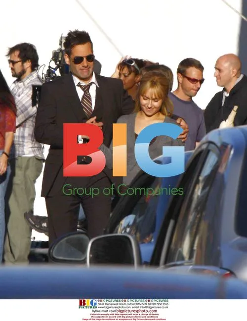 Hayden Panettiere and Adrian Pasdar on "Heroes" set