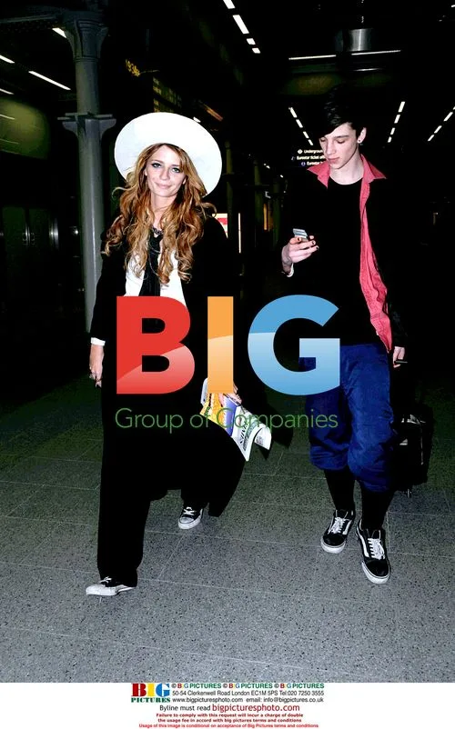 Mischa Barton and Luke Pritchard Outing