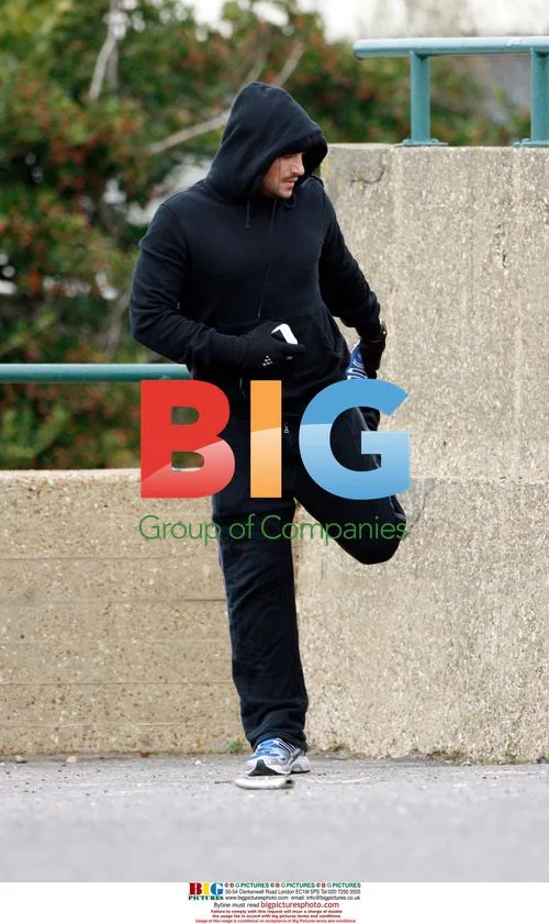 Peter Andre Jogging in Tracksuit