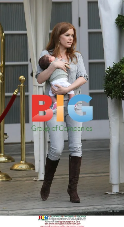 Sacha Baron Cohen and Isla Fisher with baby Olive