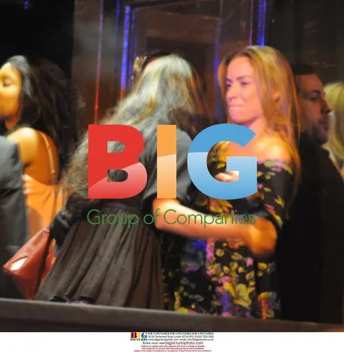Ellen Rives Relaxes with Friends in London