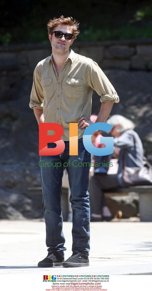 Robert Pattinson and Emilie de Ravin film "Remember Me"