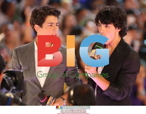 Jonas Brothers host 2009 Much Music Video Awards
