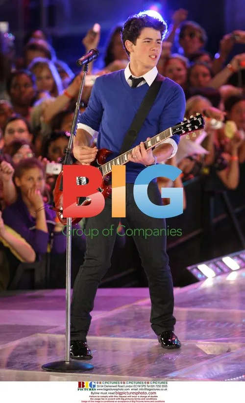 Jonas Brothers host 2009 Much Music Video Awards