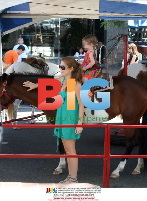 Isla Fisher and daughter at Farmers Market