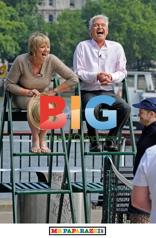 Fern Britton and Philip Schofield in umpire seats