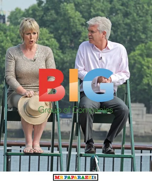 Fern Britton and Philip Schofield share laugh in umpire seats