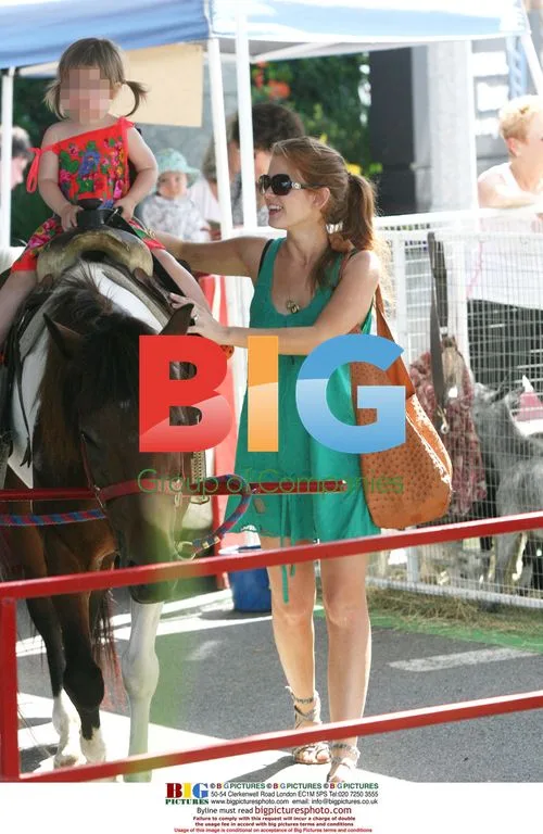 Isla Fisher and Daughter at Farmers Market