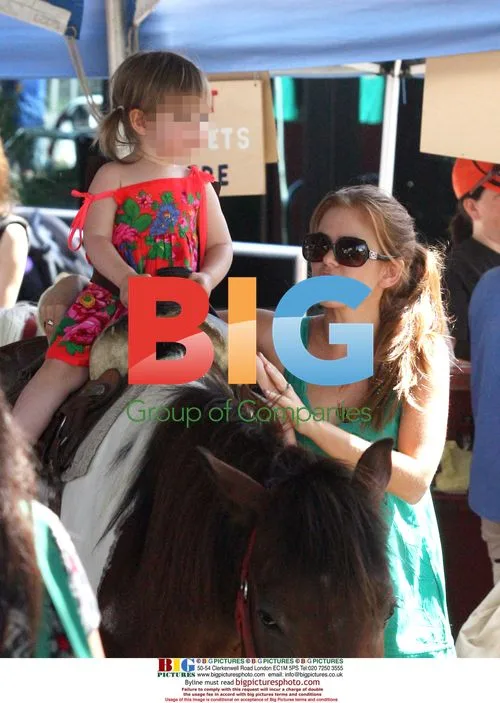 Isla Fisher and Daughter at Farmers Market