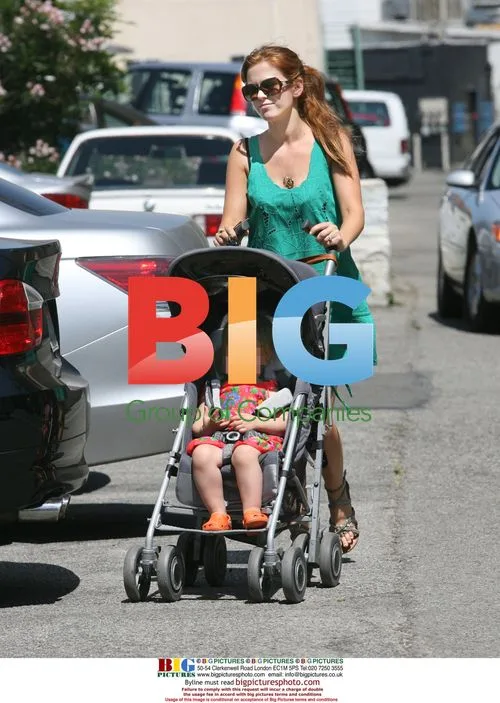 Isla Fisher and Daughter at Farmers Market