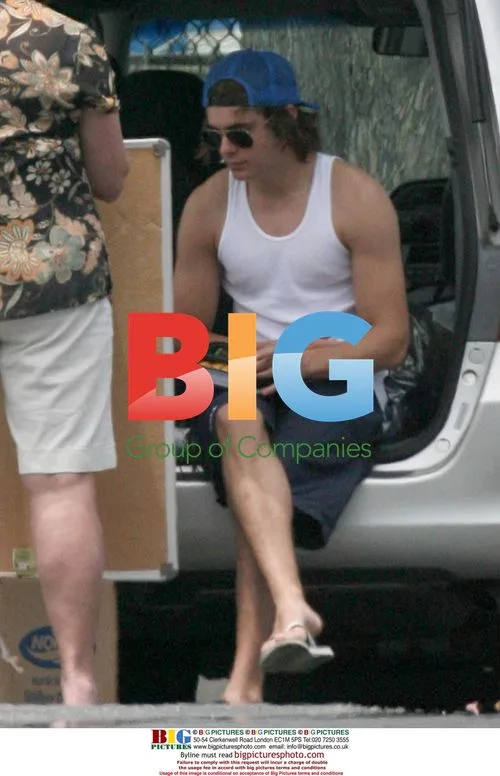 Zac Efron takes sailing lessons in LA