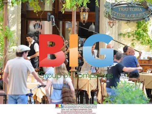 Christopher Egan and Amanda Seyfried on set in Verona