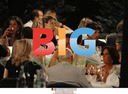 Kylie Minogue Enjoys Dinner in Spain with Boyfriend