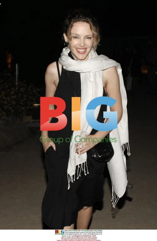 Kylie Minogue Enjoys Dinner in Spain