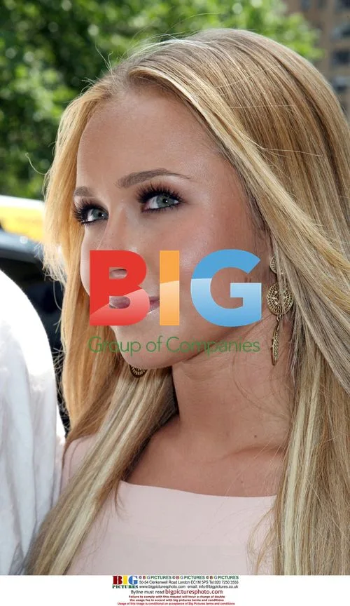 Hayden Panettiere Out in NYC