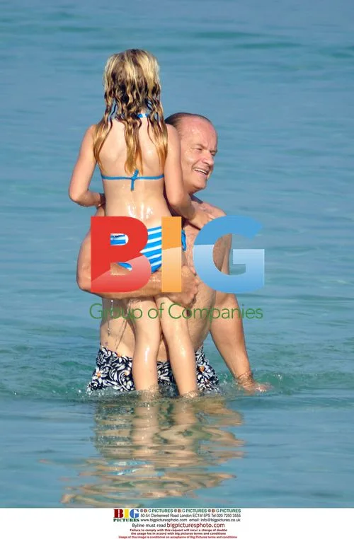 Kelsey Grammer with family on Miami beach