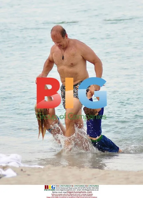 Kelsey Grammer with family on Miami beach