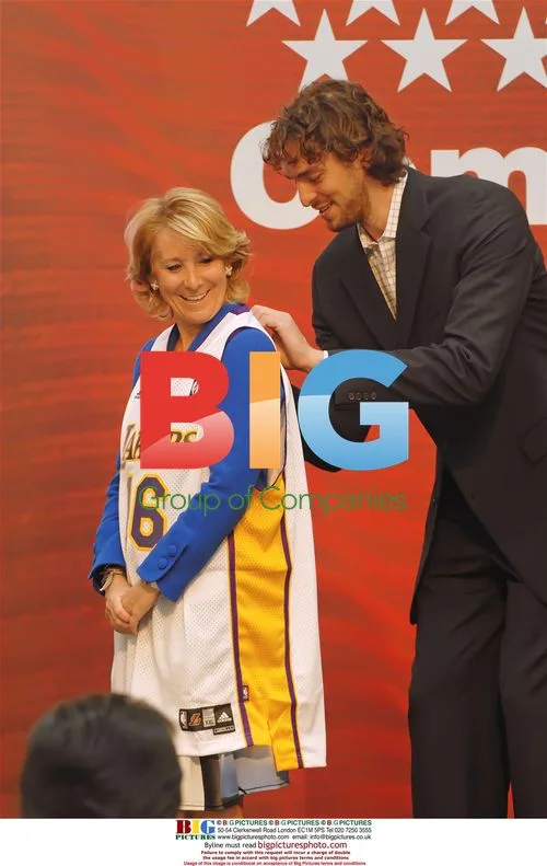 Pau Gasol Receives Madrid Community Award