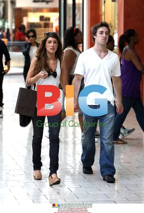 Shanae Grimes shopping with boyfriend