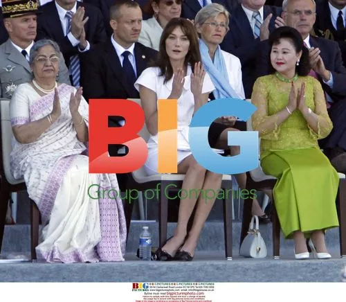 Wives of world leaders at Bastille Day parade