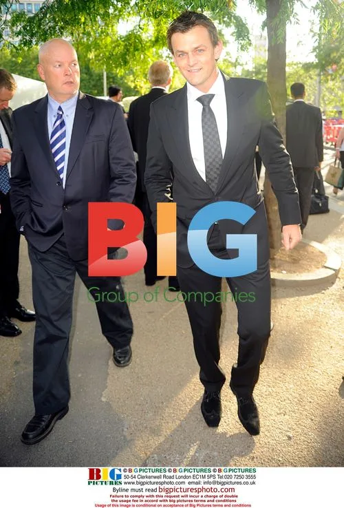 Adam Gilchrist arrives for Ricky Ponting dinner