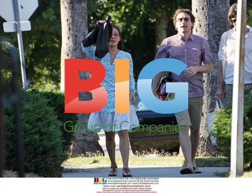 Sandra Oh strolls with friends in LA