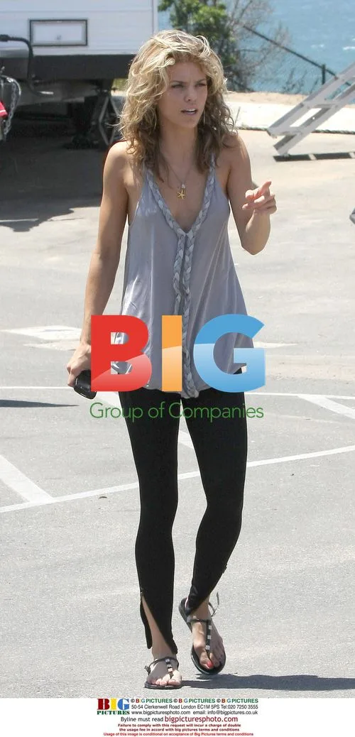AnnaLynne McCord on 90210 set