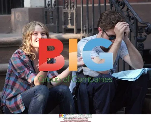 Emilie De Ravin and Robert Pattinson on 'Remember Me' set