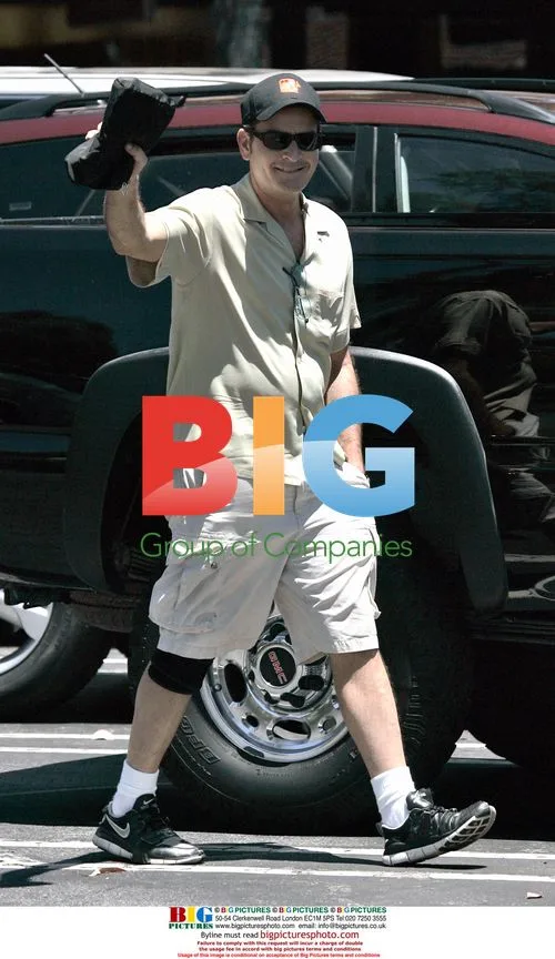 Charlie Sheen stops for lunch in LA