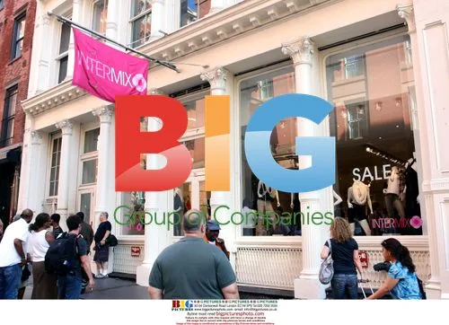 Reality star Stephanie Pratt shopping in SoHo