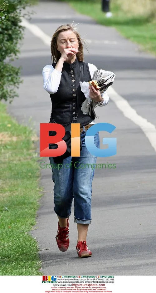 Fiona Phillips Buys Newspaper