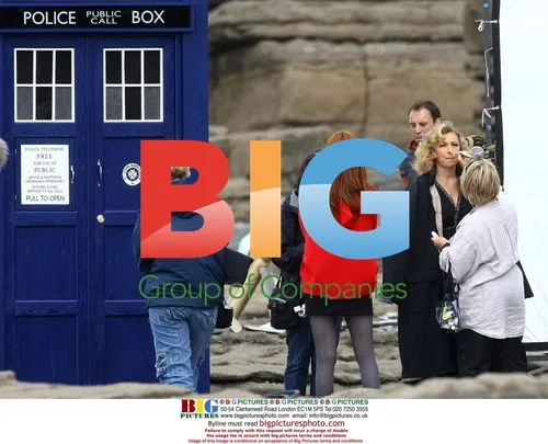 Matt Smith and Karen Gillan on 'Doctor Who' set