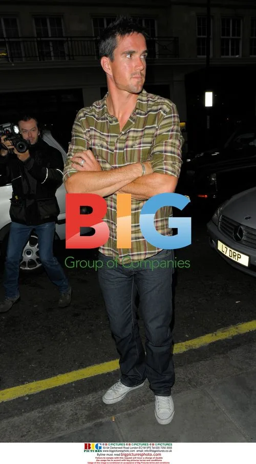 Kevin Pietersen and Paul Collingwood Leaving Nobu