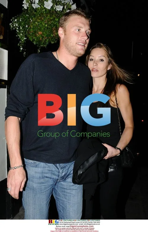 Cricketer Flintoff leaves with wife Rachael