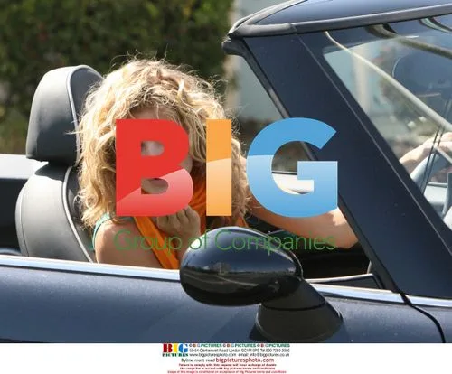 AnnaLynne McCord gives thumbs up after '90210' filming