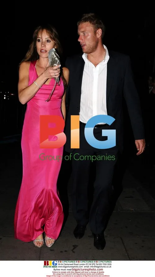 Cricketer Flintoff Leaves Club With Wife