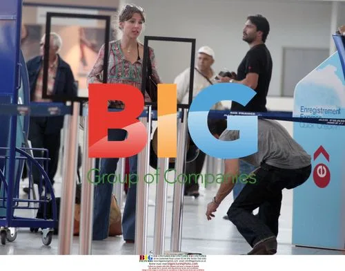 Oliver Martinez and Elsa Pataki at Airport