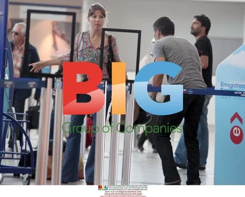 Oliver Martinez and Elsa Pataki at Airport