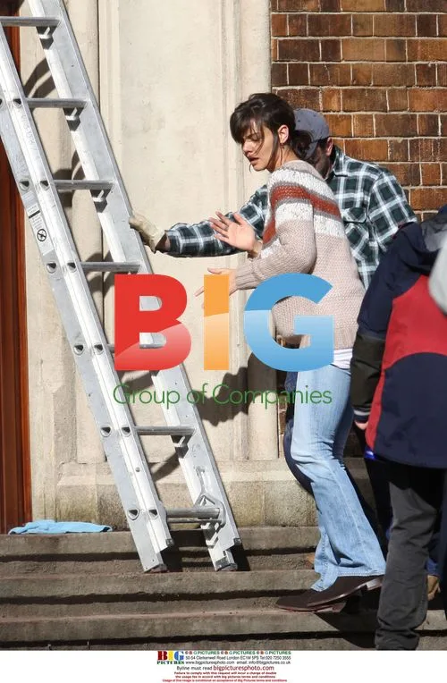 Katie Holmes and Guy Pierce on set in Melbourne