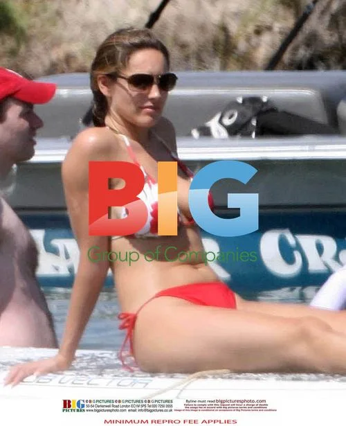 Kelly Brook enjoys herself in France