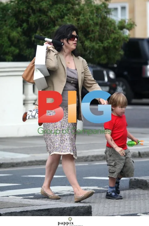 Kirstie Allsopp Deals With Child Tantrum