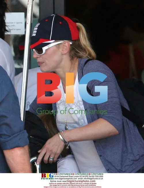 Kate Winslet Arrives at Italian Airport