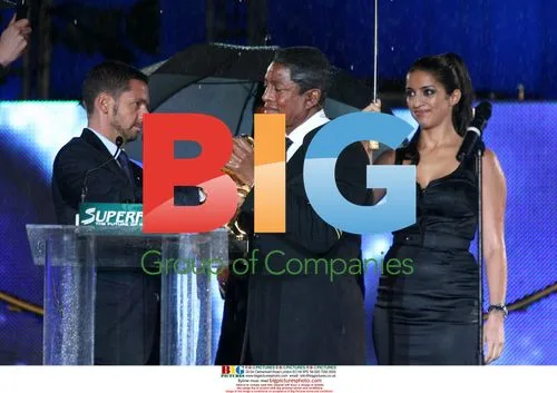 Jermaine Jackson receives award for Michael Jackson