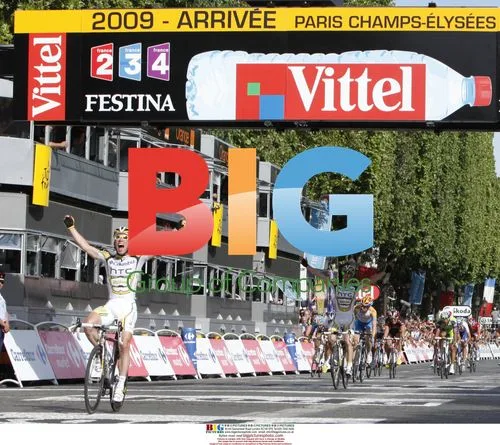 Mark Cavendish wins final Tour de France stage