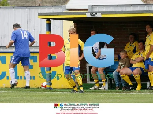 Jeff Brazier plays in Canvey Island FC vs Chelsea Legends match