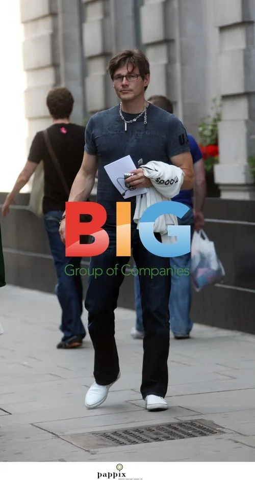 A-ha spotted outside London hotel
