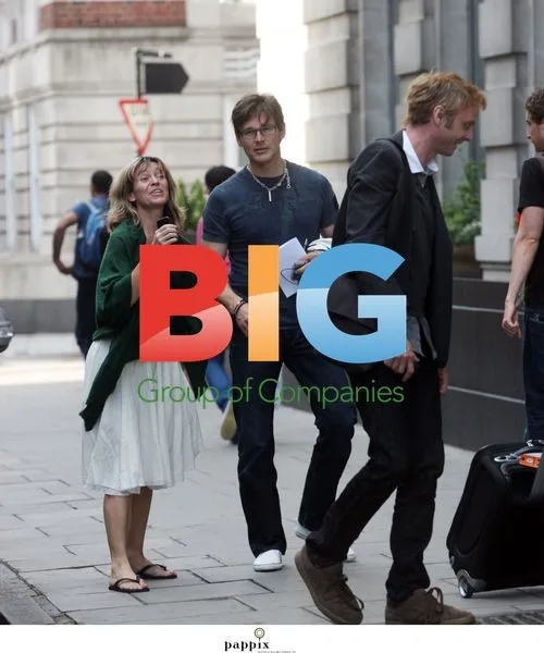 A-ha spotted outside London hotel