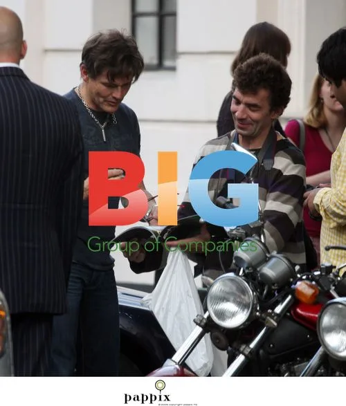 A-ha spotted outside London hotel